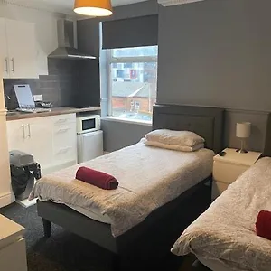 Circle Bed Only 2*, Southampton United Kingdom